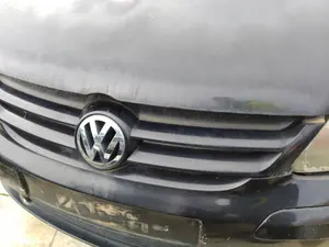 Foto de REJILLA DELANTERA VOLKSWAGEN GOLF PLUS V (5M1) 1.9 TDI (105 CV / 77 KW)