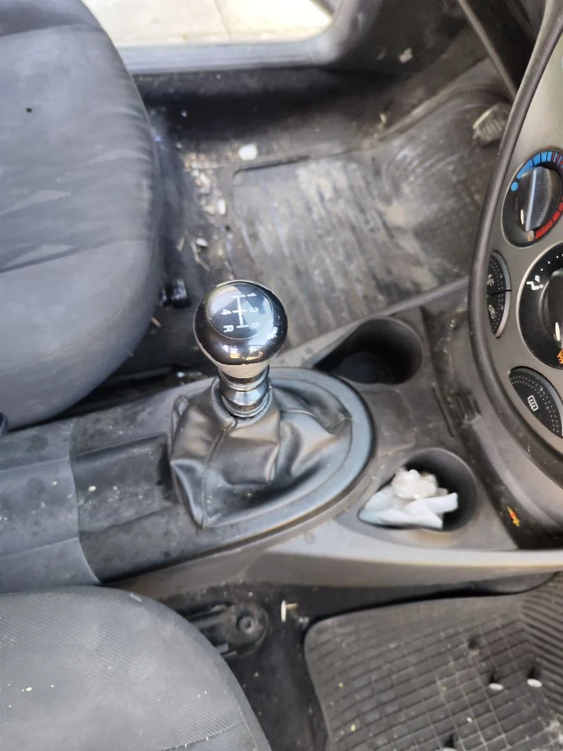Foto de PALANCA CAMBIO FORD FOCUS FAMILIAR (CAK) 1.8 TDCi Turbodiesel CAT (116 CV / 85 KW)