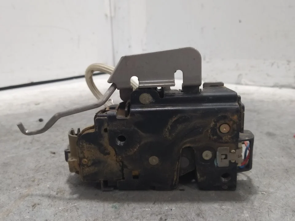 Foto de CERRADURA PUERTA DELANTERA DERECHA AUDI A6 AVANT (4B5) 2.5 V6 24V TDI (150 CV / 110 KW) referencia 4B1837016G