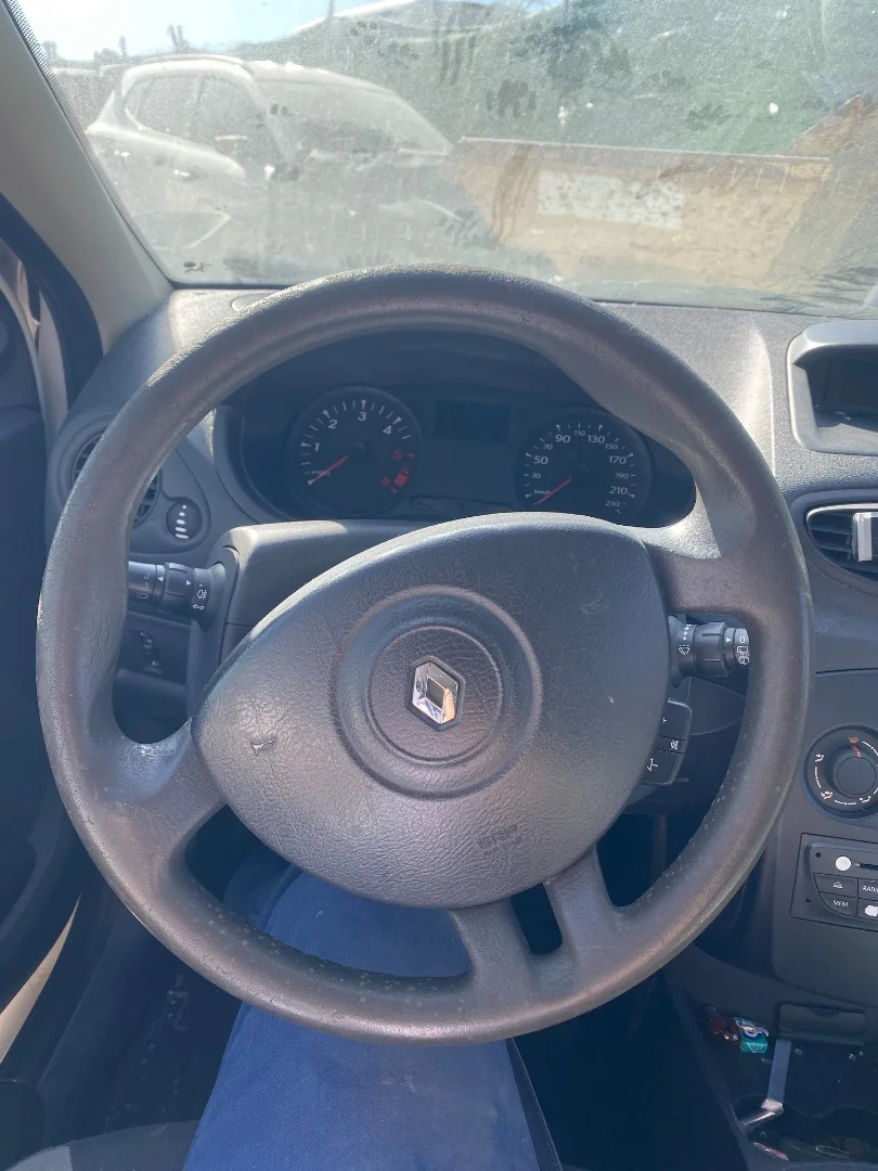 Foto de VOLANTE RENAULT CLIO III 1.5 dCi Diesel (68 CV / 50 KW)
