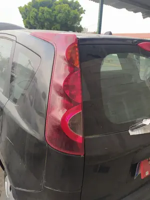 Foto de PILOTO TRASERO IZQUIERDO NISSAN NOTE (E11E) 1.4 CAT (88 CV / 65 KW)