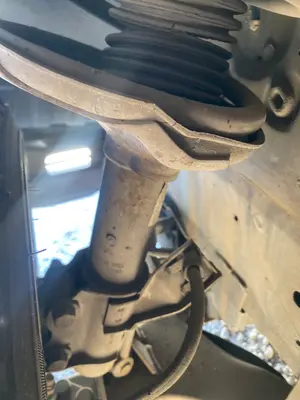 Foto de BRAZO SUSPENSION DELANTERO IZQUIERDO NISSAN SERENA (C23M) 2.3 Diesel (75 CV / 55 KW)