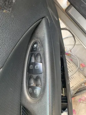 Foto de MANDO ELEVALUNAS DELANTERO IZQUIERDO MERCEDES-BENZ CLASE E (BM 211) BERLINA 2.7 CDI CAT (177 CV / 130 KW)