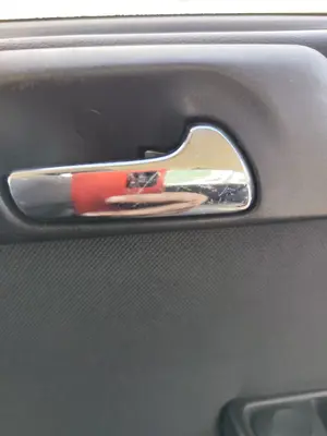 Foto de MANETA INTERIOR TRASERA DERECHA OPEL ASTRA G BERLINA 2.2 16V DTI CAT (Y 22 DTR / L50) (125 CV / 92 KW) referencia 9101476