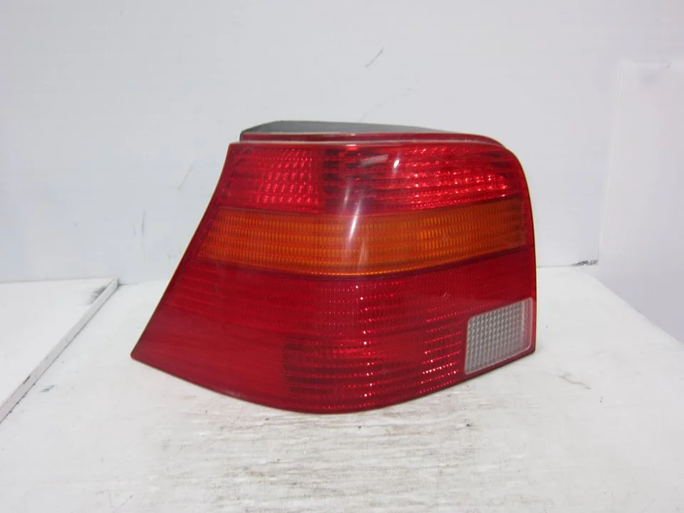 Foto de PILOTO TRASERO IZQUIERDO VOLKSWAGEN GOLF IV BERLINA (1J1)(10.1997) 1.6 16V (105 CV / 77 KW) referencia 1J6945095Q
