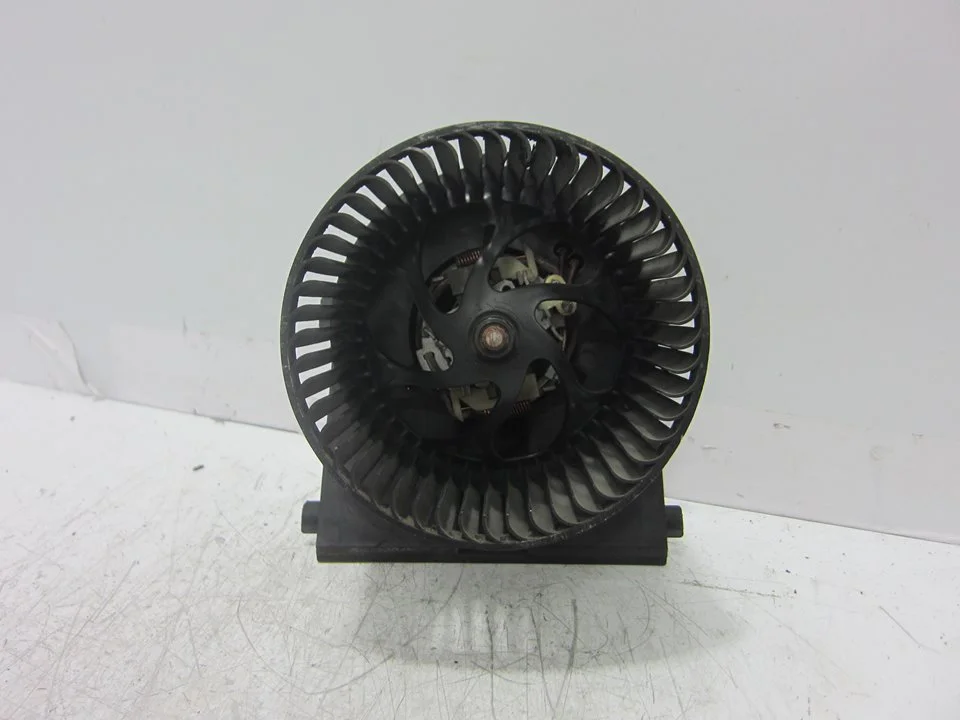 Foto de MOTOR CALEFACCION VOLKSWAGEN GOLF IV BERLINA (1J1)(10.1997) 1.6 (101 CV / 74 KW) referencia H35657880