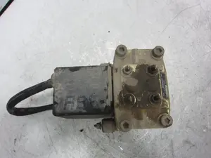 Foto de ABS AUDI 100 AVANT (C4) 2.3 (133 CV / 98 KW) referencia 4A0614111A foto 4