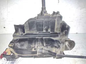 Foto de CERRADURA PUERTA DELANTERA IZQUIERDA RENAULT CLIO III 1.5 dCi Diesel CAT (86 CV / 63 KW) referencia 8200300128
