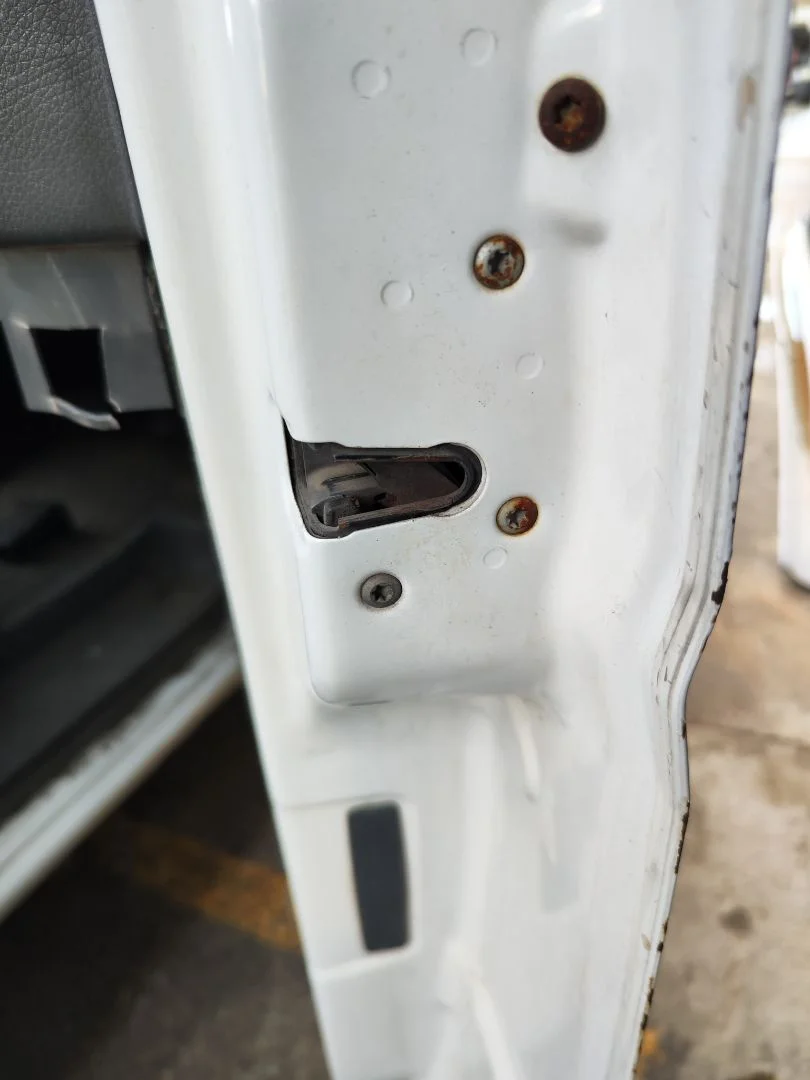 Foto de CERRADURA PUERTA DELANTERA DERECHA MERCEDES-BENZ VITO FURGÓN (639) 2.1 CDI CAT (109 CV / 80 KW)
