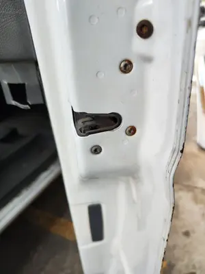 Foto de CERRADURA PUERTA DELANTERA DERECHA MERCEDES-BENZ VITO FURGÓN (639) 2.1 CDI CAT (109 CV / 80 KW)