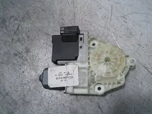 Foto de MOTOR ELEVALUNAS TRASERO DERECHO SEAT IBIZA (6L1) 1.9 TDI (101 CV / 74 KW) referencia 6Q0959812B foto 2