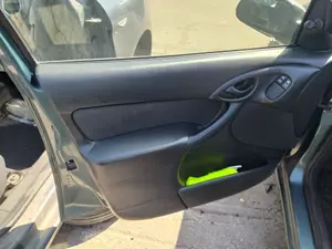 Foto de CERRADURA PUERTA DELANTERA IZQUIERDA FORD FOCUS BERLINA (CAK) 1.8 TDCi CAT (101 CV / 74 KW) referencia 4692462