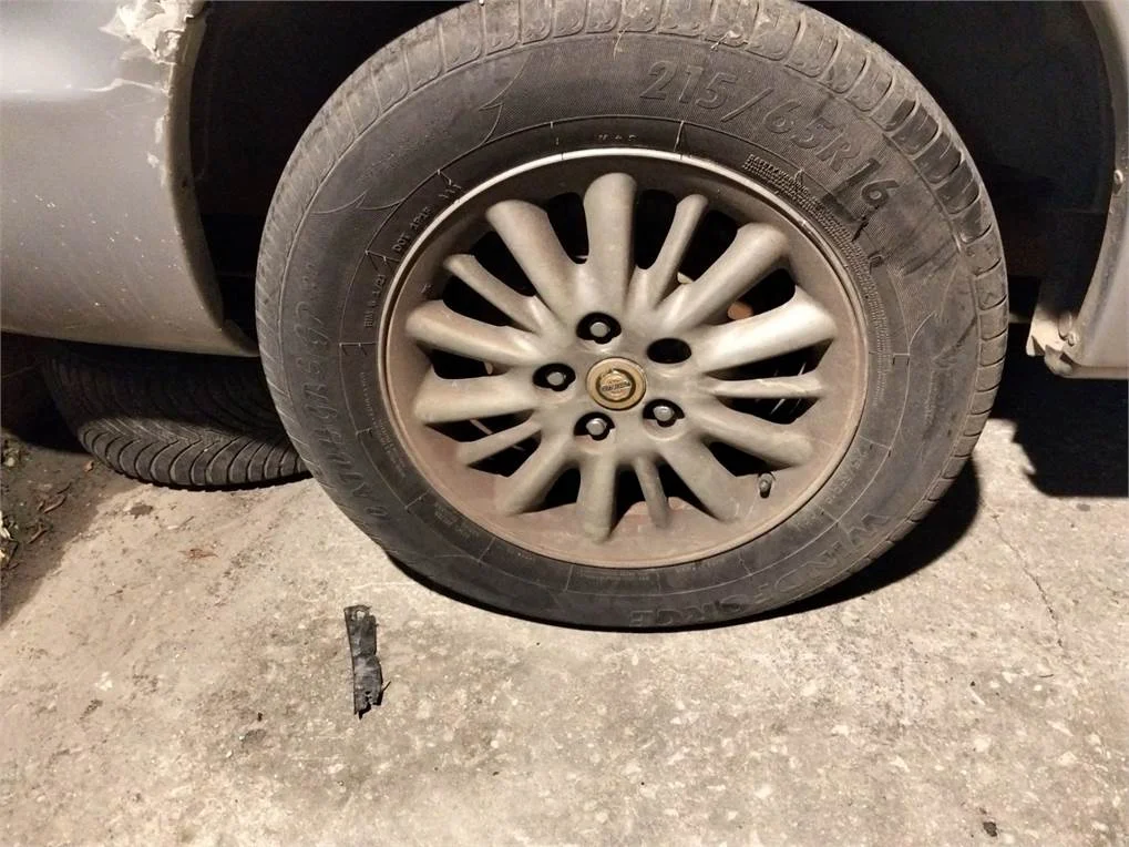 Foto de LLANTA CHRYSLER VOYAGER (RG)