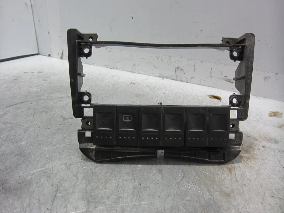 Foto de INTERRUPTOR VOLKSWAGEN LUPO (6X1/6E1) 1.4 16V (75 CV / 55 KW) referencia 6E0919211A