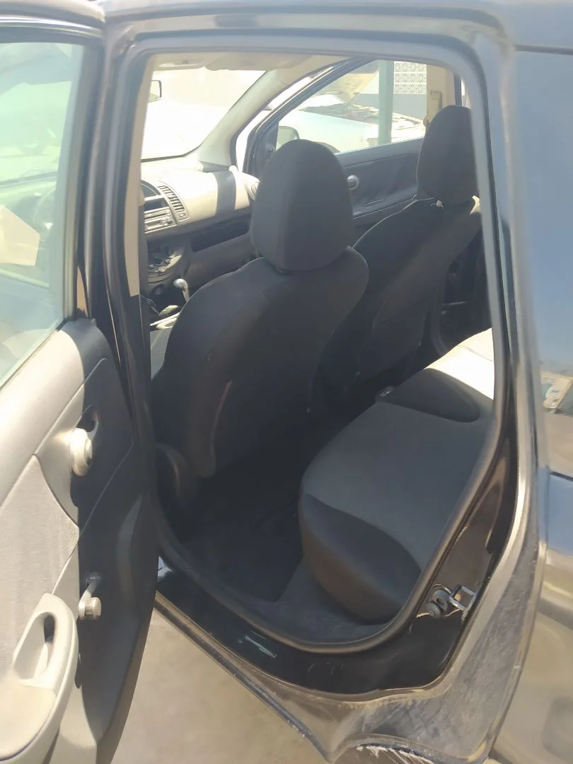 Foto de GOMAS CONTORNO PUERTA NISSAN NOTE (E11E) 1.4 CAT (88 CV / 65 KW)