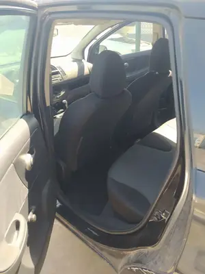 Foto de GOMAS CONTORNO PUERTA NISSAN NOTE (E11E) 1.4 CAT (88 CV / 65 KW)