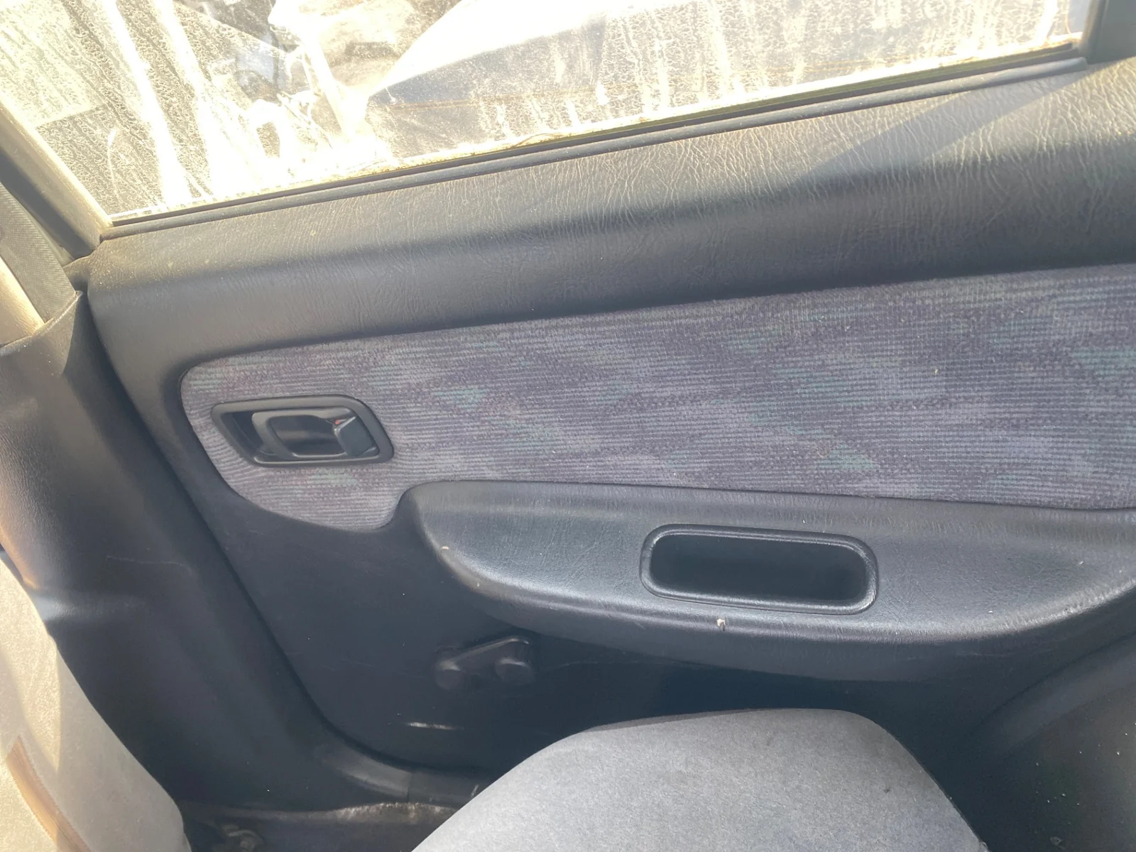 Foto de GUARNECIDO PUERTA TRASERA DERECHA NISSAN ALMERA (N15) 2.0 Diesel (75 CV / 55 KW)