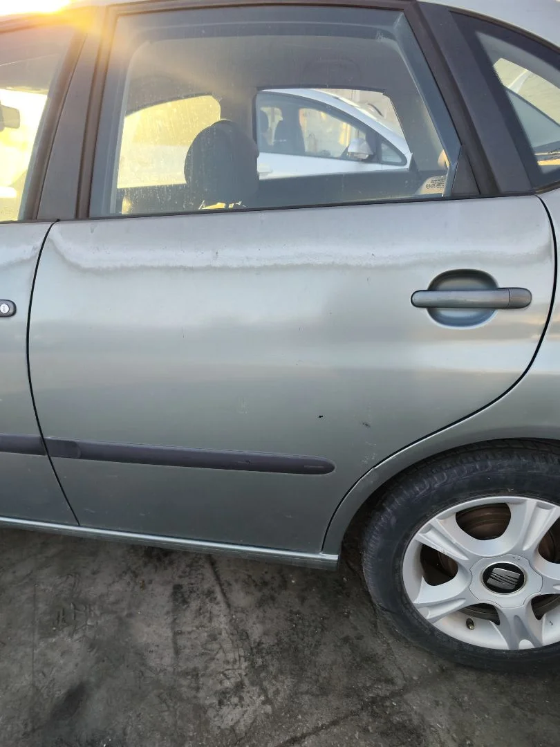 Foto de PUERTA TRASERA IZQUIERDA SEAT CORDOBA BERLINA (6L2) 1.4 16V (75 CV / 55 KW) referencia 6L4833055T