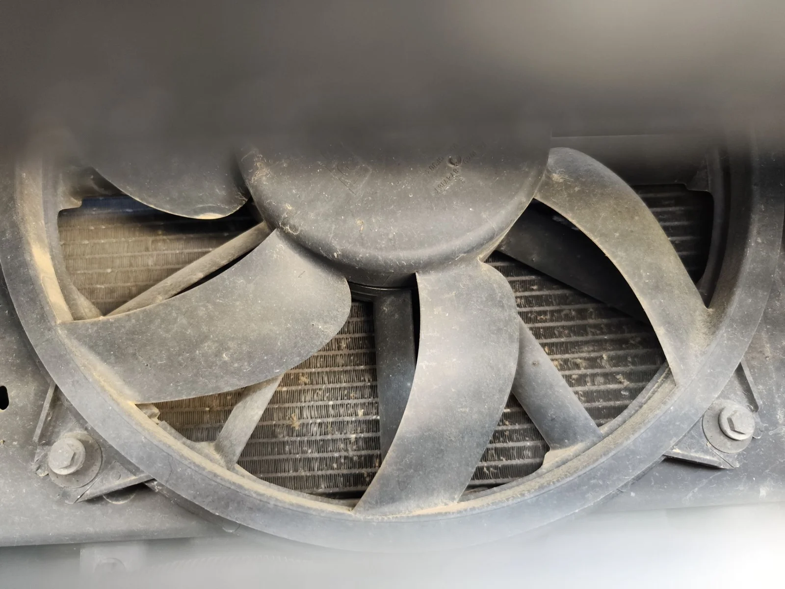 Foto de ELECTROVENTILADOR CITROEN BERLINGO FURGÓN 1.6 Blue-HDI FAP (99 CV / 73 KW)