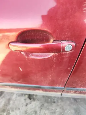 Foto de MANETA EXTERIOR DELANTERA IZQUIERDA VOLKSWAGEN PASSAT BERLINA (3B2) 1.9 TDI (116 CV / 85 KW) referencia 3B0837207C FKZ