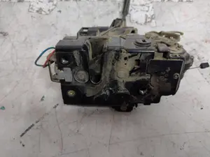 Foto de CERRADURA PUERTA DELANTERA DERECHA SKODA OCTAVIA BERLINA (1U2) 1.9 TDI (90 CV / 66 KW) referencia 3B1837016A foto 3