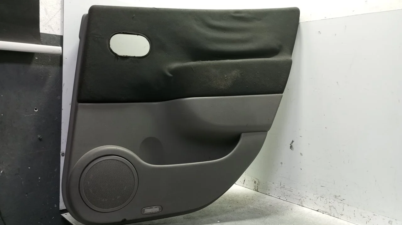 Foto de GUARNECIDO PUERTA TRASERA DERECHA RENAULT SCENIC II 1.5 dCi Diesel (101 CV / 74 KW) referencia 8200213366