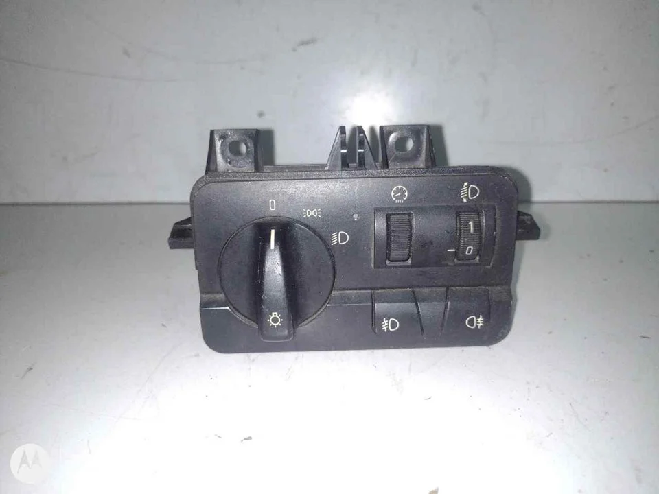 Foto de MANDO LUCES BMW SERIE 3 BERLINA (E46) 2.0 24V (150 CV / 110 KW) referencia 61318383226