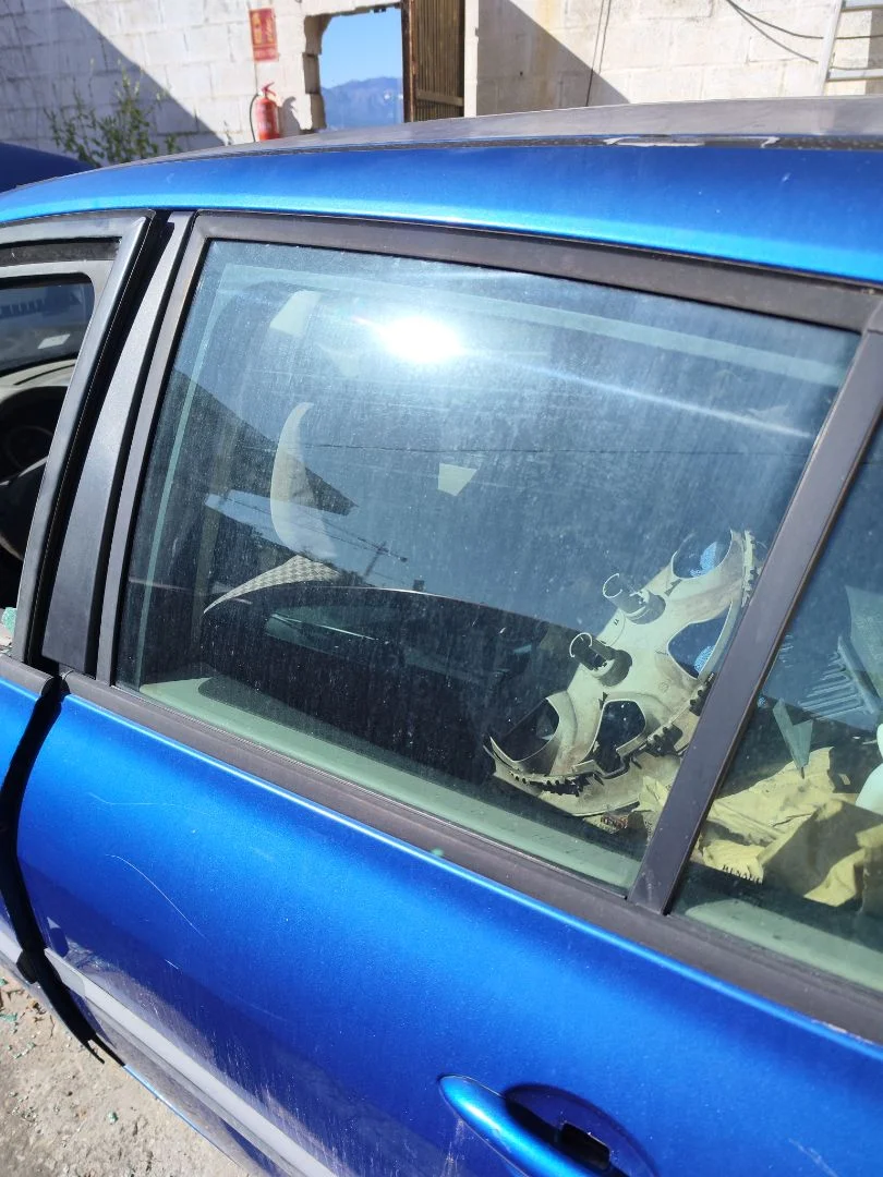 Foto de LUNA TRASERA IZQUIERDA RENAULT MEGANE II BERLINA 5P 1.5 dCi Diesel (101 CV / 74 KW)