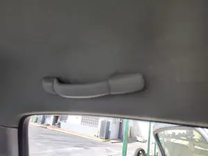 Foto de ASIDERO TECHO TRASERO IZQUIERDO PEUGEOT 207 1.6 16V HDi (90 CV / 66 KW) referencia 9128W5
