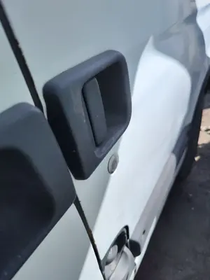 Foto de CERRADURA PUERTA DELANTERA DERECHA NISSAN INTERSTAR (X70) 2.5 dCi Diesel CAT (114 CV / 84 KW)