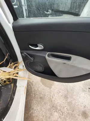 Foto de ELEVALUNAS TRASERO DERECHO RENAULT CLIO III 1.5 dCi Diesel FAP (75 CV / 55 KW)