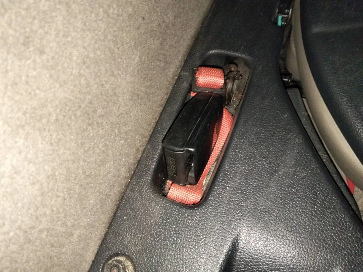 Foto de ENGANCHE CINTURON TRASERO DERECHO RENAULT SCENIC II (JM)