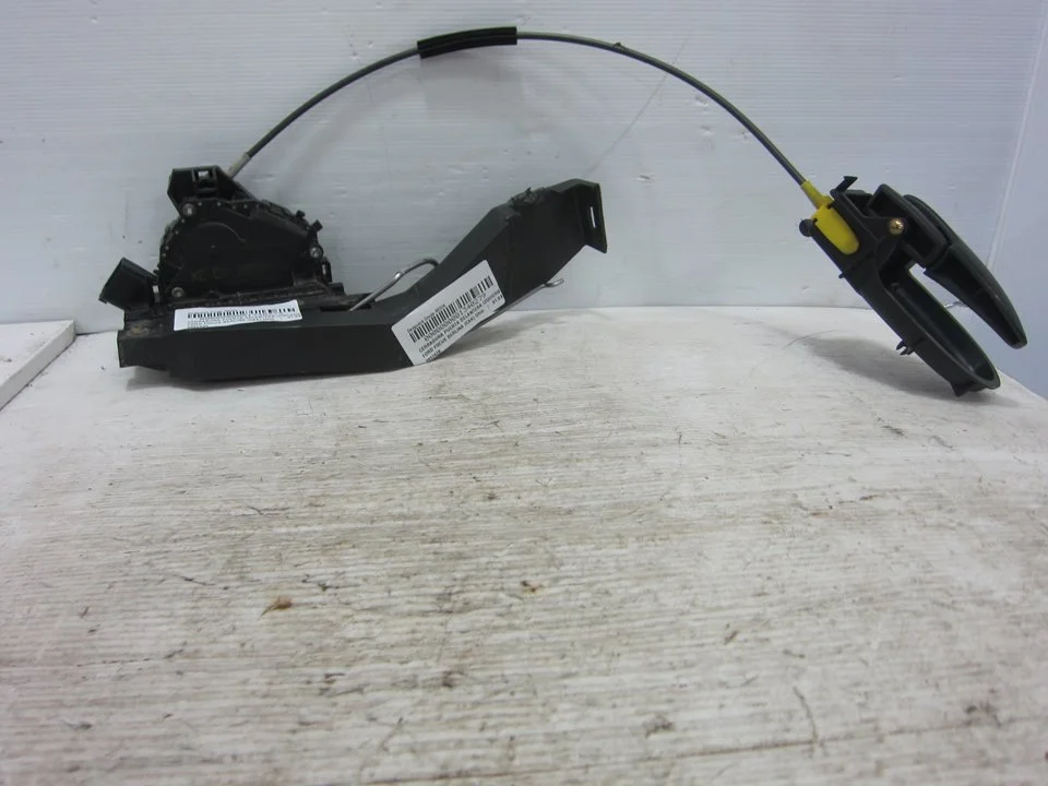 Foto de CERRADURA PUERTA DELANTERA IZQUIERDA FORD FOCUS BERLINA (CAK) 1.8 TDCi Turbodiesel CAT (116 CV / 85 KW) referencia 383242A