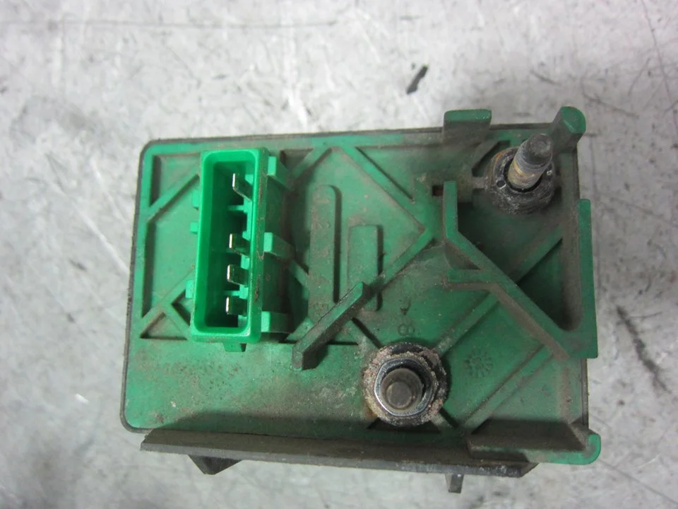 Foto de CAJA PRECALENTAMIENTO FORD FIESTA (CBK) 1.4 TDCi CAT (68 CV / 50 KW) referencia 9639912580