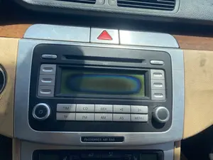 Foto de SISTEMA AUDIO / RADIO CD VOLKSWAGEN PASSAT BERLINA (3C2) 2.0 TDI (140 CV / 103 KW)