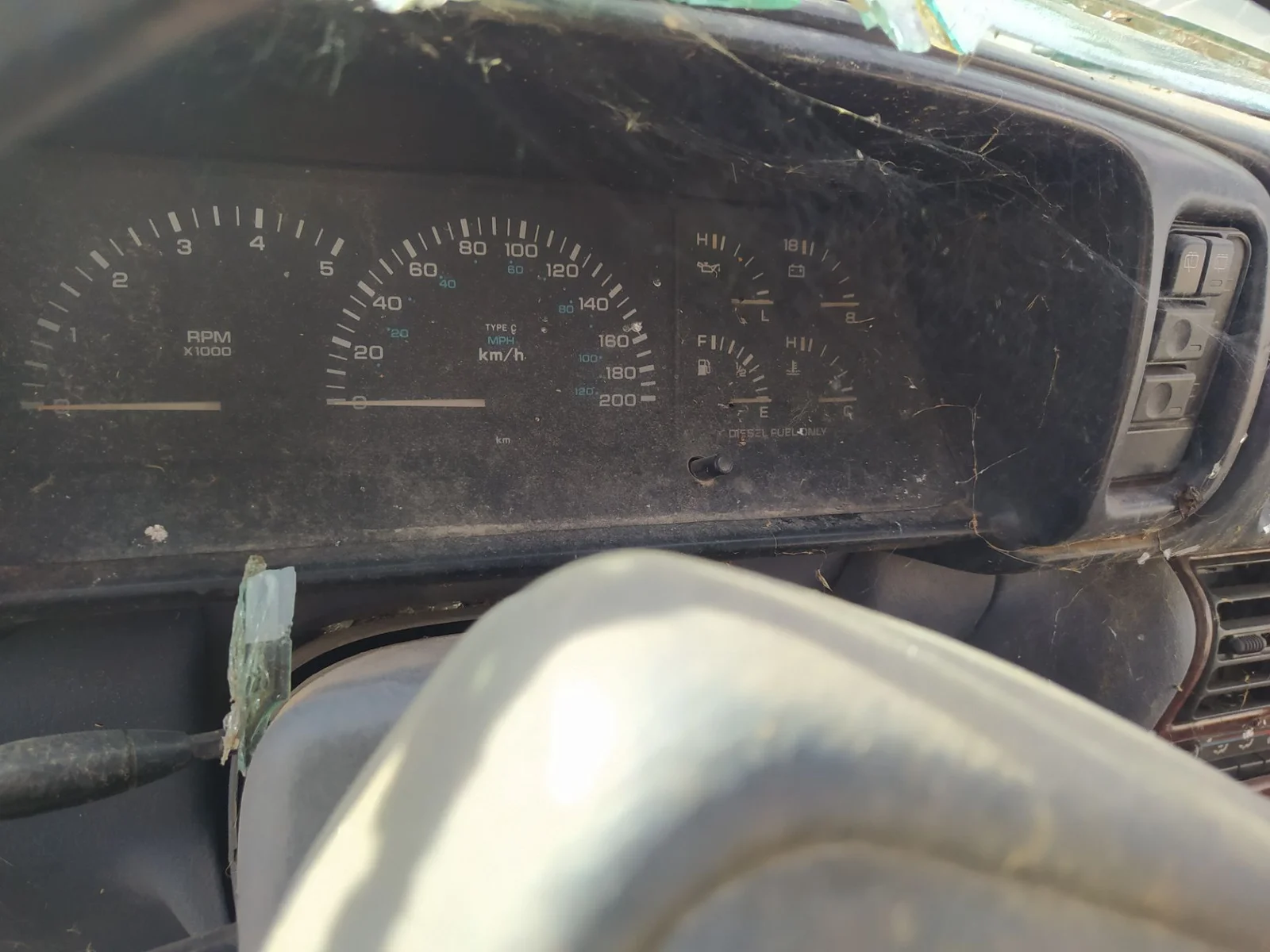 Foto de CUADRO INSTRUMENTOS CHRYSLER VOYAGER GS 2.5 Turbodiesel (116 CV / 85 KW)