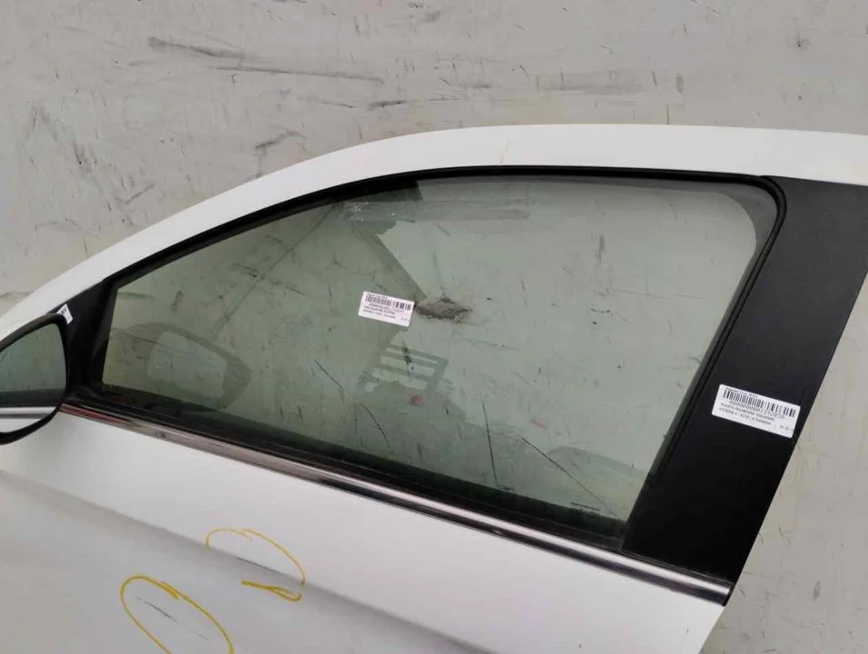 Foto de LUNA DELANTERA IZQUIERDA CITROEN C-ELYSÉE 1.6 HDi FAP (92 CV / 68 KW) referencia 43R000015