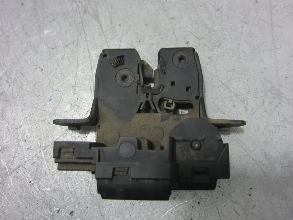 Foto de CERRADURA MALETERO / PORTON NISSAN MICRA (K12E) 1.2 CAT (65 CV / 48 KW) referencia 90502AV720