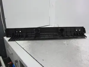 Foto de MOLDURAS TRASERAS PORSCHE MACAN (95BA) referencia 8R0861827 foto 2