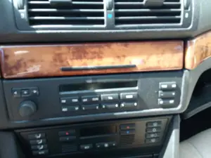 Foto de SISTEMA AUDIO / RADIO CD BMW SERIE 5 BERLINA (E39) 2.5 Turbodiesel CAT (116 CV / 85 KW)