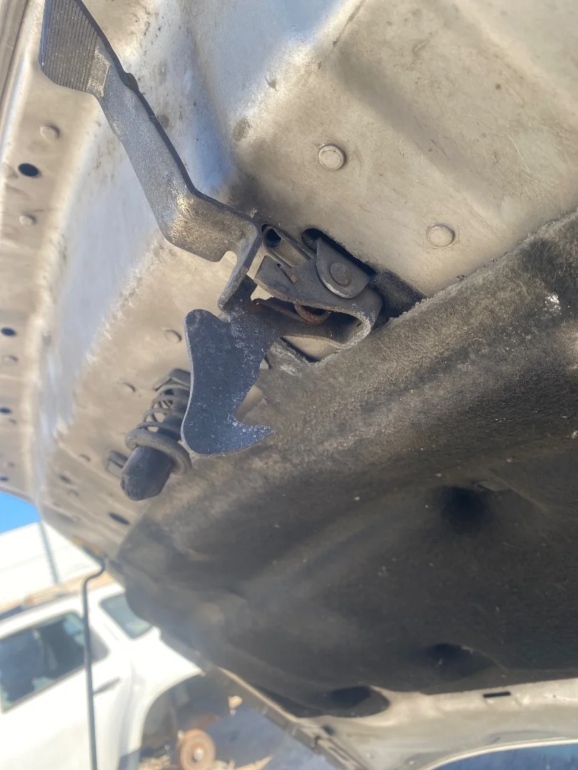 Foto de CERRADURA CAPO OPEL ZAFIRA B 1.9 CDTI (120 CV / 88 KW) referencia 39082860