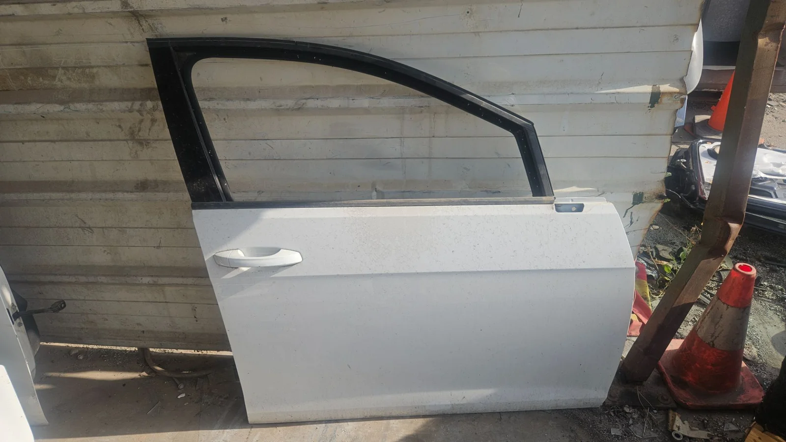 Foto de PUERTA DELANTERA DERECHA VOLKSWAGEN GOLF VII BERLINA (BQ1/BE2) 1.6 TDI (116 CV / 85 KW)