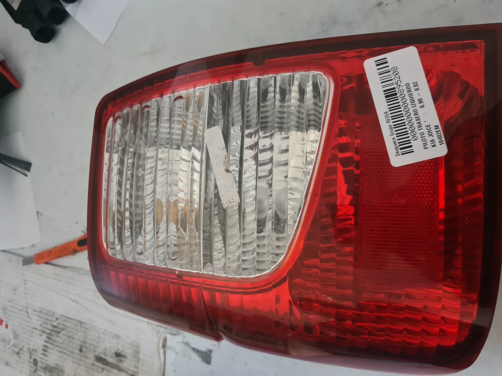 Foto de PILOTO TRASERO IZQUIERDO KIA JOICE referencia 10402EM