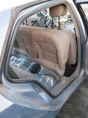 Foto de GOMAS CONTORNO PUERTA RENAULT LAGUNA II (BG0) 1.9 dCi Diesel CAT (101 CV / 74 KW)