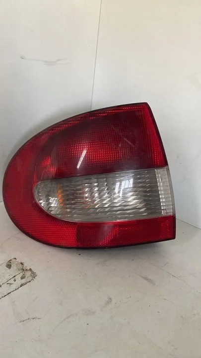 Foto de PILOTO TRASERO DERECHO RENAULT MEGANE I COUPE (DA0) referencia 5205