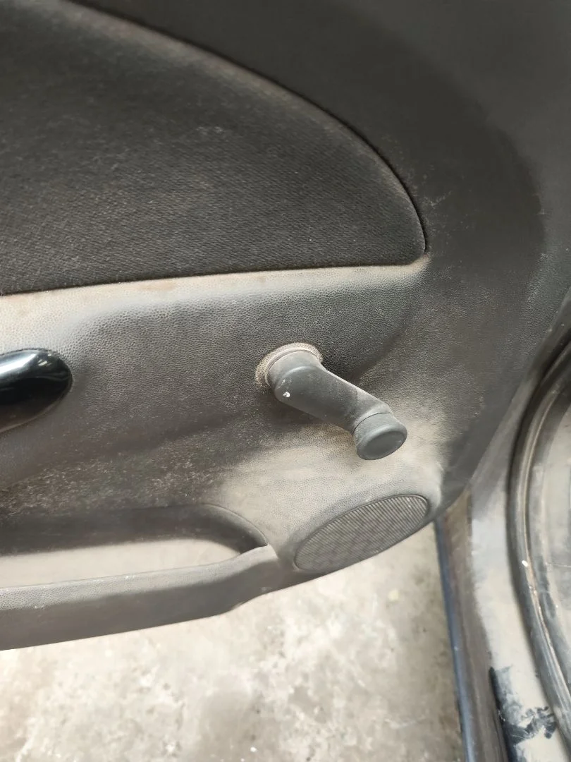 Foto de MANETA ELEVALUNAS TRASERA IZQUIERDA OPEL CORSA D 1.3 16V CDTI (75 CV / 55 KW)