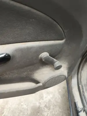 Foto de MANETA ELEVALUNAS TRASERA IZQUIERDA OPEL CORSA D 1.3 16V CDTI (75 CV / 55 KW)