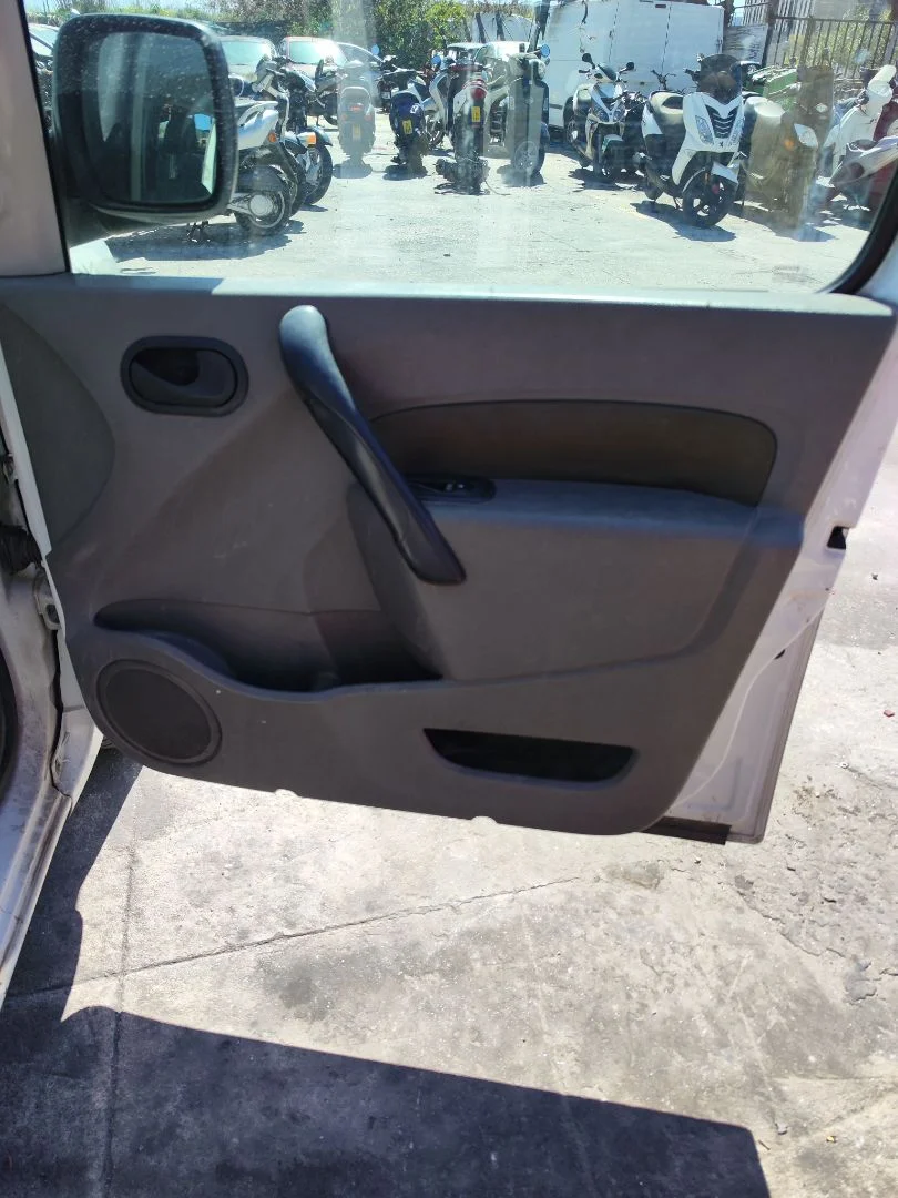 Foto de GUARNECIDO PUERTA DELANTERA DERECHA RENAULT KANGOO II (F/KW0) 1.5 dCi Diesel CAT (86 CV / 63 KW) referencia 809005185R