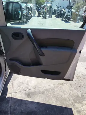 Foto de GUARNECIDO PUERTA DELANTERA DERECHA RENAULT KANGOO II (F/KW0) 1.5 dCi Diesel CAT (86 CV / 63 KW) referencia 809005185R