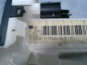 Foto de MANDO CALEFACCION / AIRE ACONDICIONADO RENAULT MEGANE II BERLINA 5P 1.9 dCi Diesel (120 CV / 88 KW) referencia 6942000 foto 2